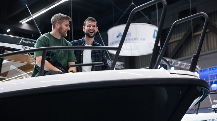 Glädje ombord på Båtmässan 2025 – en sista resa fylld av gemenskap och passion för båtlivet. Fotograf: Rickard Olausson