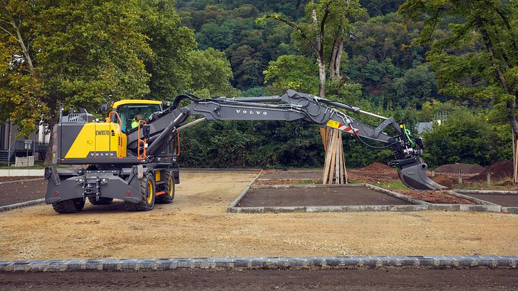 Volvo Construction Equipment presenterar EWR150 och EWR170 - den nya generationens hjulgrävare med kort svängradie