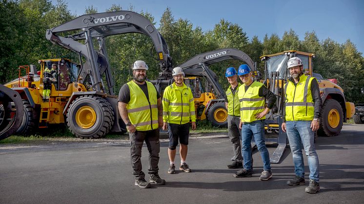 Från vänster; Daniel Frisk och Magnus Pålgård från Pålgård & Söner, Jonas Karlsson, Volvo Financial Services samt Jonas Rosvall och Peter Claesson från Swecon.