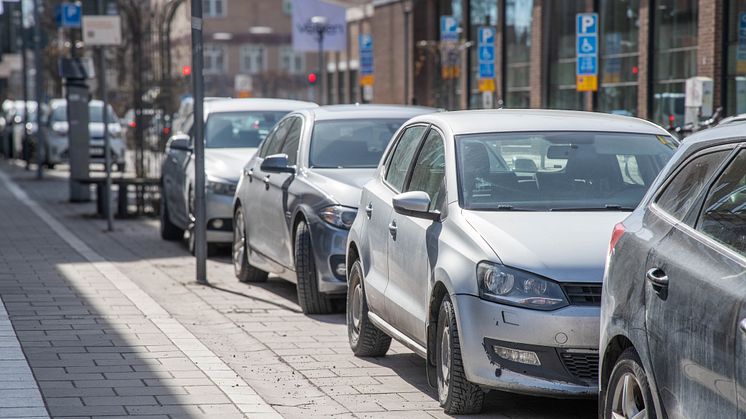 Nu blir det nya parkeringsavgifter i centrala Örebro