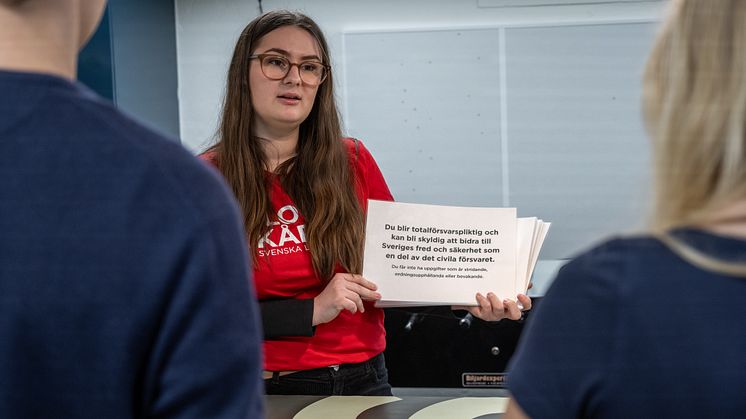 Svenska Lottakåren och Hässleholms Tekniska Skola sätter demokrati på schemat