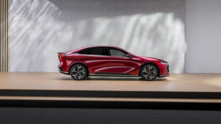 Mazdas nya eldrivna hatchback – Mazda6e – får svensk premiär på elbilsmässan eCarExpo i Stockholm den 4 april
