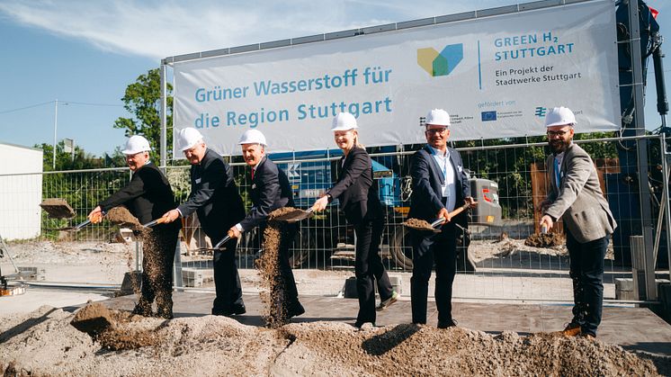Stadtwerke Stuttgart's ground-breaking ceremony for the Green Hydrogen Hub at Stuttgart harbor - 150 guests with prominent figures from politics and business. Image: Stadtwerke Stuttgart