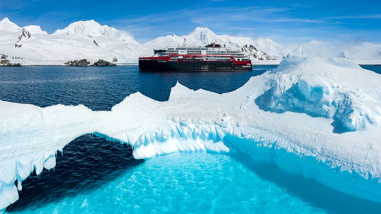 EXPLORE MORE: In an expanding 2023/24 season, Hurtigruten Expeditions offers their largest ever Antarctica program, with 34 different cruises to the White Continent. Photo: DAN AVILA/Hurtigruten Expeditions