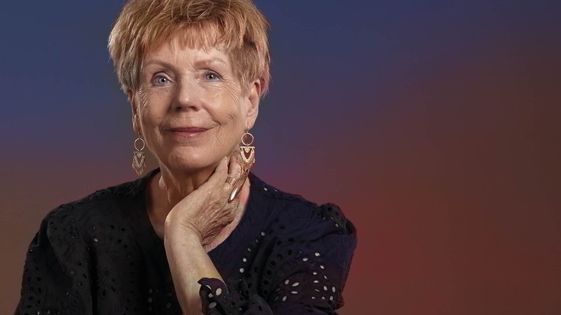Forbrytelsen er et påskudd for å skrive om menneskene. Nettopp menneskene har fascinert Karin Fossum i femti år som forfatter. Foto: Pia Sønstrød