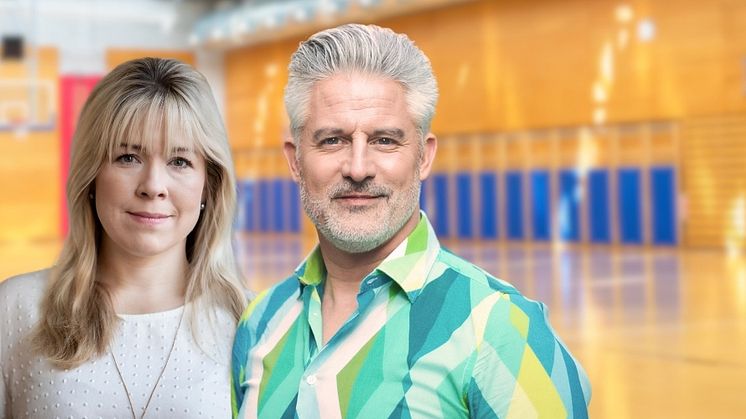 Andrea Hedin (M) och Claes Nyberg (C) anser att idrottshallen bör byggas i enlighet med tidigare beslut