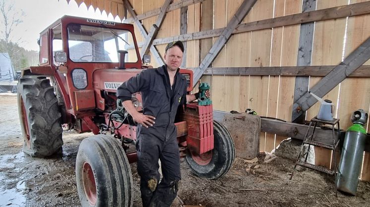 Der Traktormechaniker Stefan Hildingsson gibt wertvolle Mechanikertipps für alle, die wissen wollen, wie man eine Wasserpumpe sinnvoll überholt.