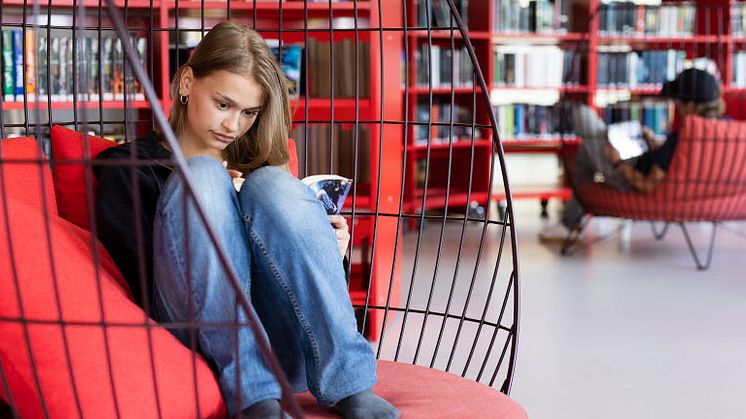 I en tid när läsandet minskar och skärmarna tar allt större plats kan bibliotekens roll vara viktigare än någonsin.