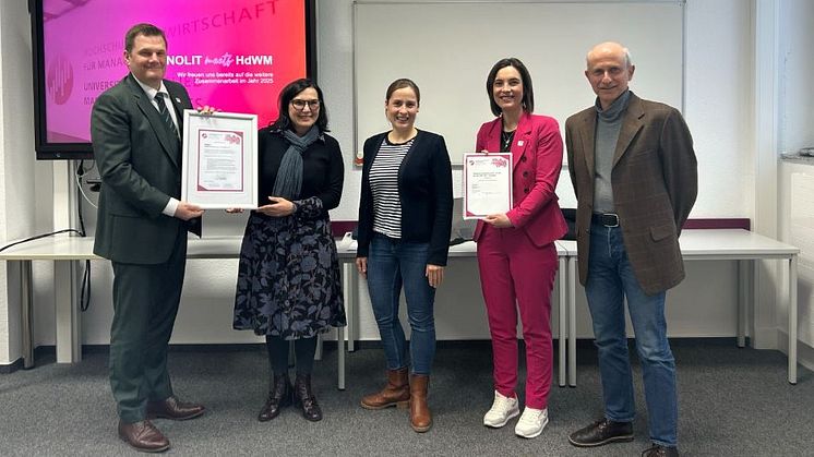 Hochschule der Wirtschaft für Management verleiht Auszeichnung für modernes und nachhaltiges Personalmanagement an RENOLIT Gruppe