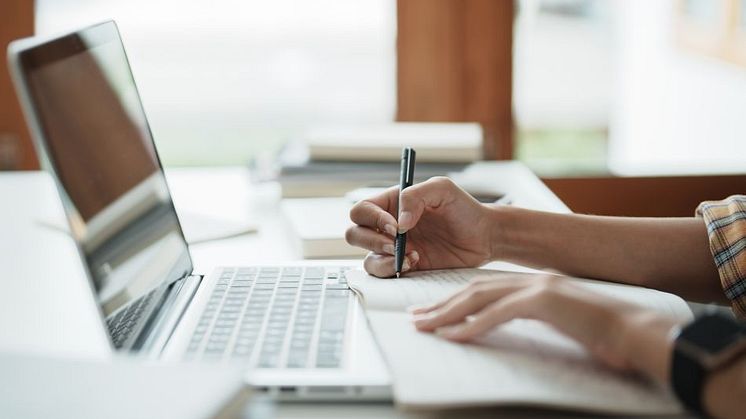 Samarbetet innebär digital avtalshantering, direkt juridisk rådgivning och kombinerade kurser