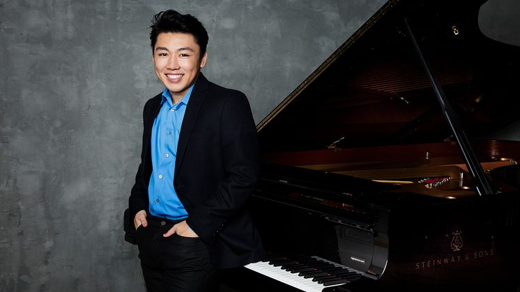 Stjärnpianisten George Li spelar tillsammans med Nordiska Kammarorkestern i Sundsvall 27 mars och Härnösand 28 mars. Foto: Simon Fowler