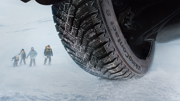 VC8_Snowshoeing - Main Shot. Product..png