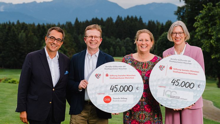 v.l.: Stavros Kostantinidis, Dr. Bernd Hochberger, CEO SSKM, Prof. Dr. Kathrin Giehl, Mitglied des Vorstands Deutsche Stiftung Kinderdermatologie, und Gabriele Brückner, Geschäftsführerin Bayerische Krebsgesellschaft