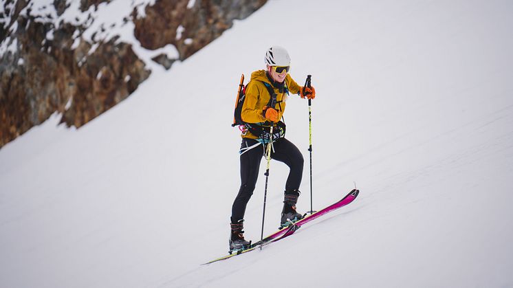 Rab athlete Anna DeMonte sets new ski FKT on Mont Blanc. ©Aaron Rolph