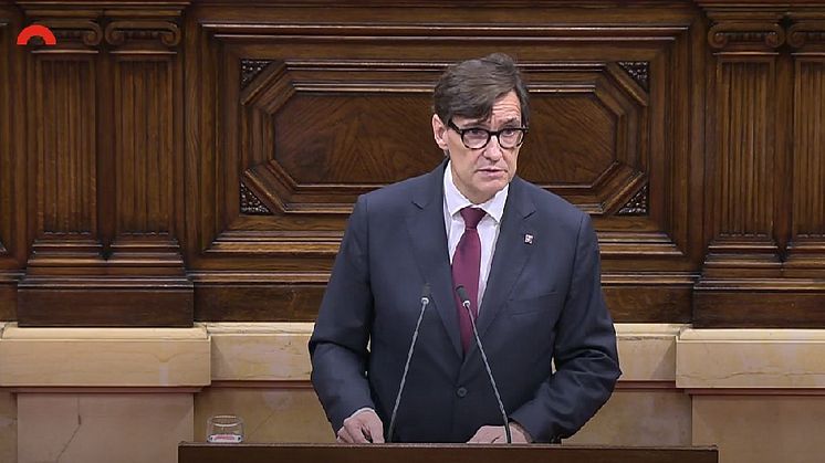 Salvador Illa heute, am 8.8.2024, bei seiner Kandidatur-Rede im katalanischen Parlament (Quelle: Parlamentsfernsehen)