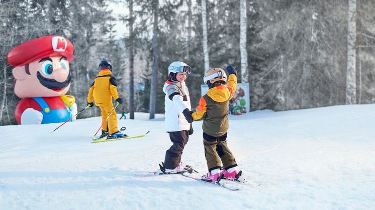 Säsongspremiär i Kungsberget – Stor skidglädje bland säsongens första besökare