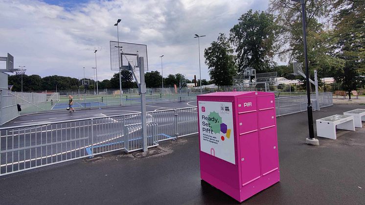 Ni hittar Pifflboxen på Svarta Led mellan beachplanen och multiarenan.