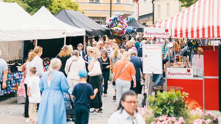 Södergatan. Sommarmarknad på Killebom, 2024.