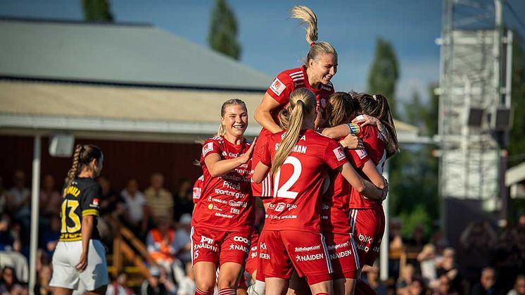 Piteås damallsvenska lag bidrar med glädje, spänning och stolthet till Piteå och piteborna.   Foto: Daniel Melhag/Picknick Media