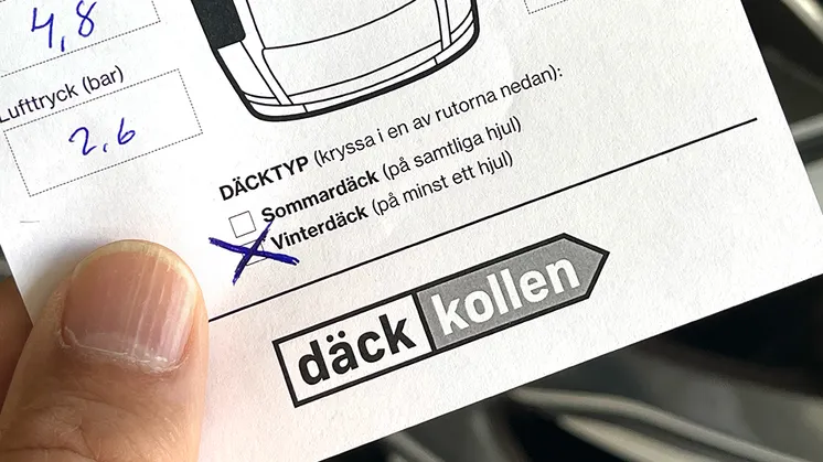 Blankett med kryss i ruta som visar att den undersökta bilen har vinterdäck.