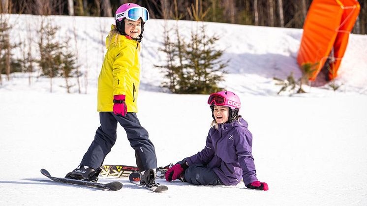 Skolbarn upplever skidglädje i Kungsberget med Alla på snö