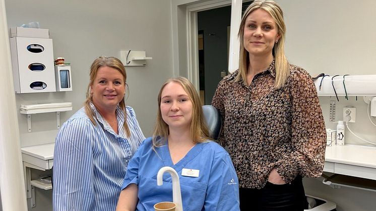 Karolina Gandskog, utvecklingsstrateg vid Folktandvården i Region Kalmar län, tandhygienist Jennie Törnblad samt Elin Bergstrand från Nova. 