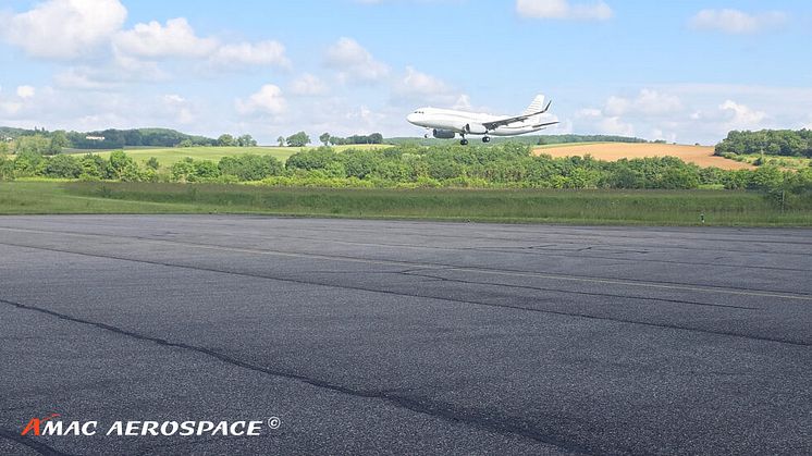 Airbus A320 landing at JCB Aero