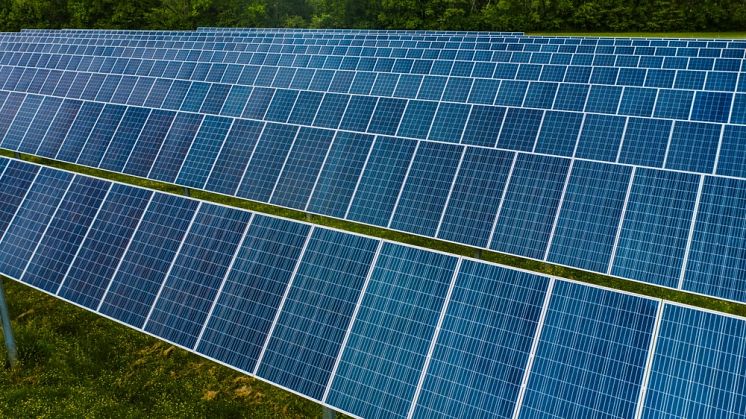 Bjerking har genomfört solcell- och energidelningsprojekt för Upplands Väsby