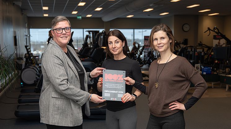 Från vänster: utvecklingsledare på länsstyrelsen Sara Gunnarsson Forsberg, huvudinstruktör på Burlövsbadet Anna Kassapidis samt utredare på kansliet i Burlövs kommun Catarina Persson.