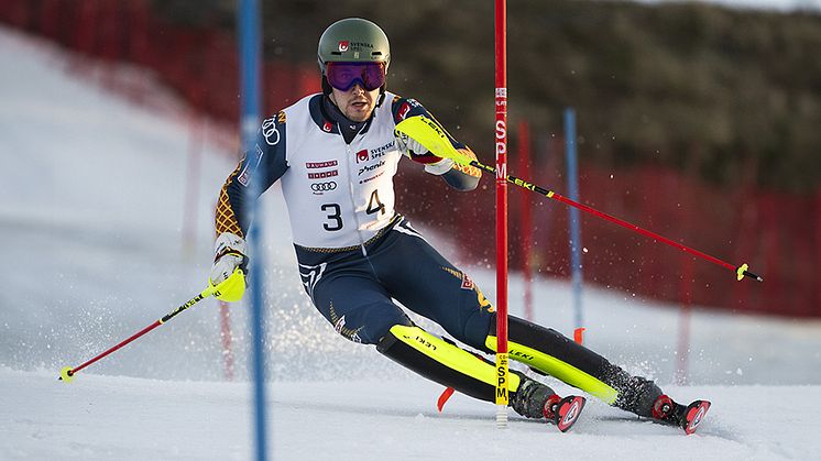 William Hansson ansluter till världscupen igen för att köra slalom i Kitzbühel. Foto: Simon Eliasson