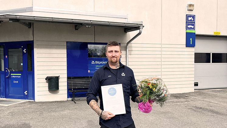 Månadens medarbetare i Bilprovningen är Linus Ramstedt som är stationschef för Vilhelmina, Storuman och Åsele Foto: Bilprovningen