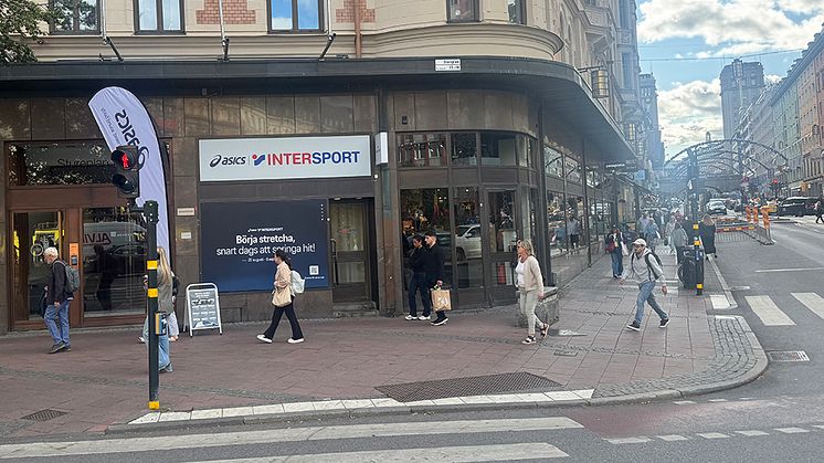 ASICS och INTERSPORT öppnar popup-butik i Stockholm.