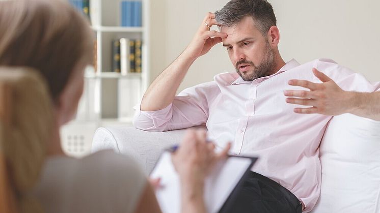 Menschen mit angeborenem Herzfehler haben nicht nur mit den physischen Folgen ihrer Erkrankungen zu kämpfen, sondern auch mit seelischen Belastungen, die sich im Laufe des Lebens verstärken können (Foto: AdobeStock.com)