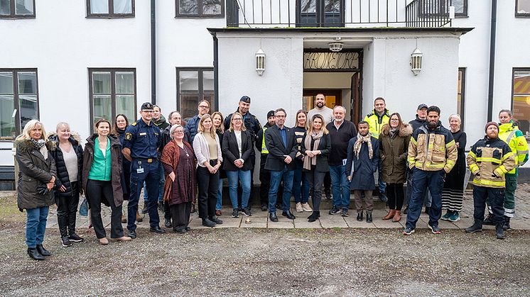 Delar av föreningen BID Kronetorps styrelse tillsammans med tjänstepersoner från kommunen samt personal från Räddningstjänst Syd, Polisen och Region Skåne