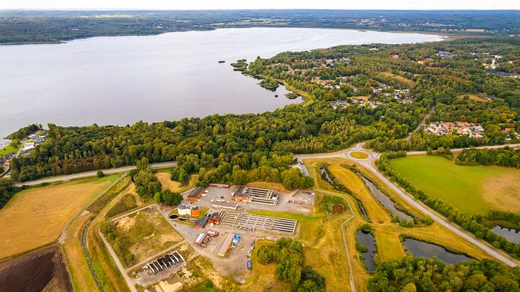 Flygbild över reningsverket i Hässleholm, med omnejd.
