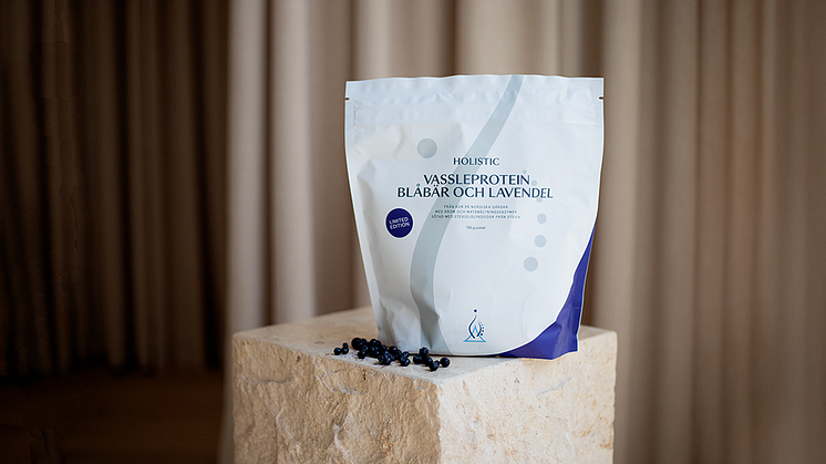 Holistics nya Vassleprotein med smak av blåbär och lavendel i samarbete med Naprapatjonas 