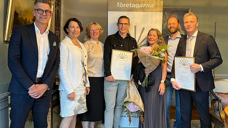 Företagarnas regionchef Johan Södergren, regionråd Birgitta Sacrédeus och landshövding Helena Höij tillsammans med Årets Unga Företagare i Region Dalarna 2024, Victor Blomberg på Smartproduktion Sverige AB och Årets Företagare i Region Dalarna, Inger