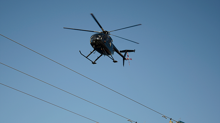 Den 17 mars besiktar Jönköping Energi elnätet med hjälp av helikopter.