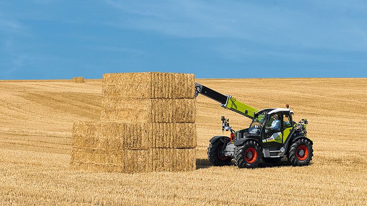 SCORPION 848 lastar storbalar på fält.