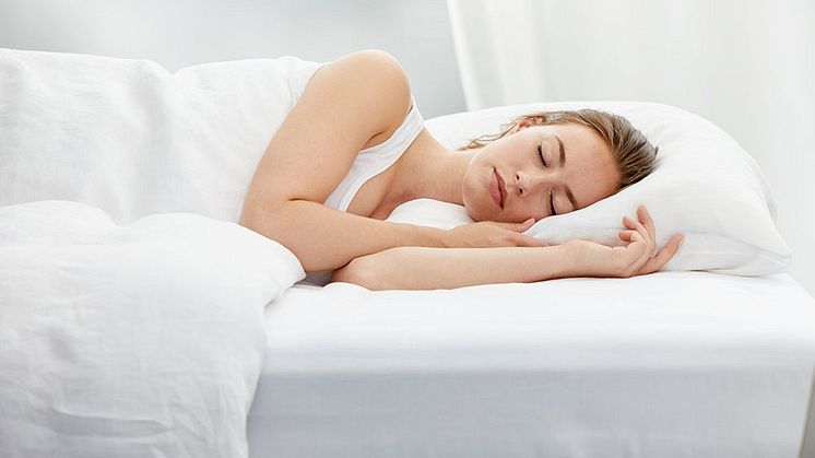 Jak na kvalitní spánek během teplých a parných nocí