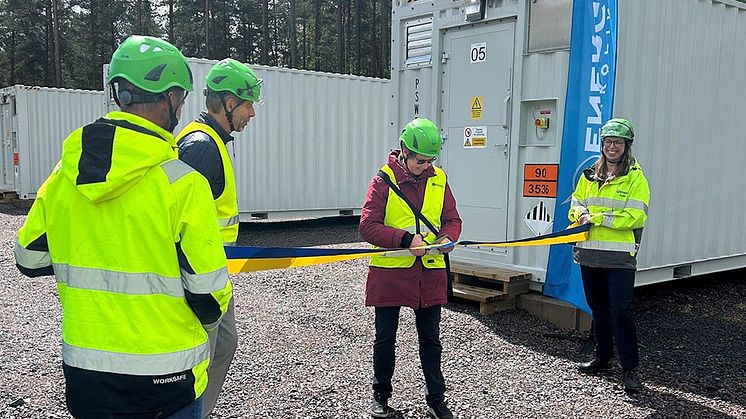 Idag invigde Landshövdingen Jönköping Energis första storskaliga batteri vid kraftvärmeverket i Torsvik. 