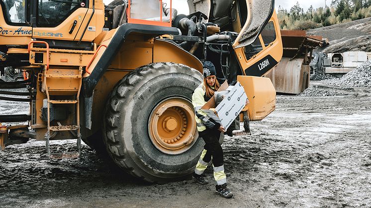 Olsson Parts har tagit fram en extra hållbar aktuator för motorhuvar på tunga maskiner.