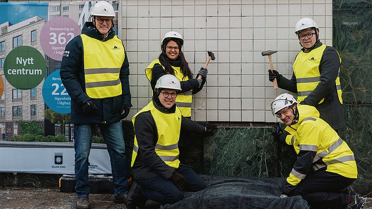 Lars Jolérus, vd Signalisten, Sara Kukka-Salam (S), kommunstyrelsens ordförande i Solna stad, Patrik Törnevik, enhetschef projekt Signalisten, Jimmy Blomqvist Larsson (S), styrelseordförande Signalisten, Endre Barat, projektledare Signalisten. 