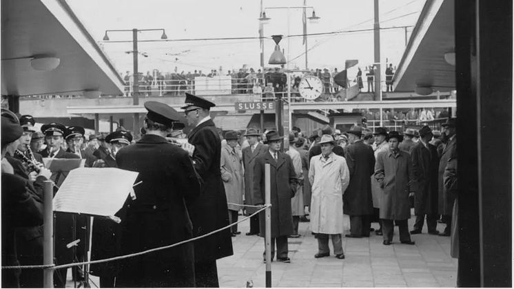 Invigning av tunnelbanan Slussen - Hökarängen 1 oktober år 1950. Foto: Spårvägsmuseet