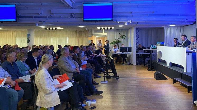 Just nu: M klubbar ny politik för storstaden
