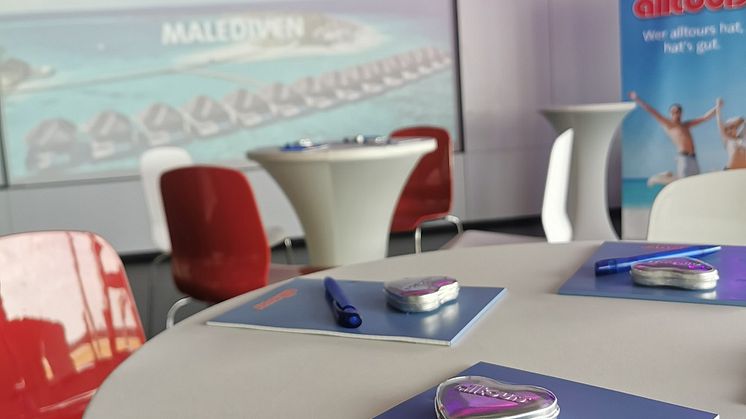 alltours präsentiert auf Airport-Roadshow den Winter 2025/26