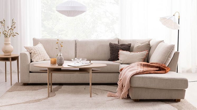 Svensktillverkad vårnyhet! Lindö soffa - tidlös och elegant