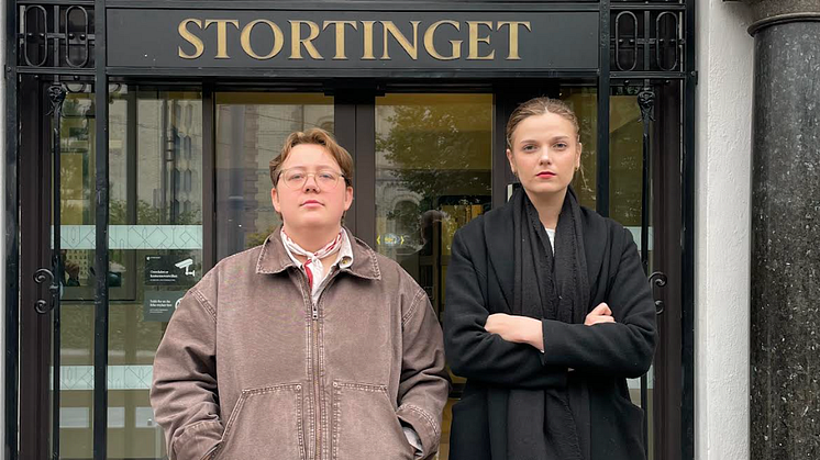 Avtroppende leder i Changemaker, Marte Hansen Haugan (t.v.), og påtroppende leder, Ragnhild Bergli, har blandede følelser om det reviderte statsbudsjettet.