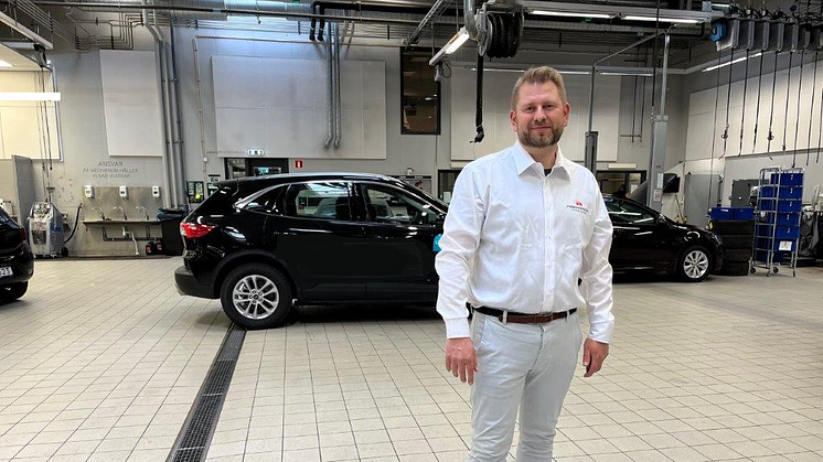 Ulf Stefansson. Foto på verkstad.png