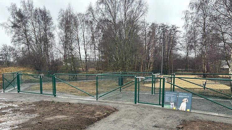 Hundrastgården vid Sanddynevägen är nu klar och öppen för alla hundar och deras ägare. 